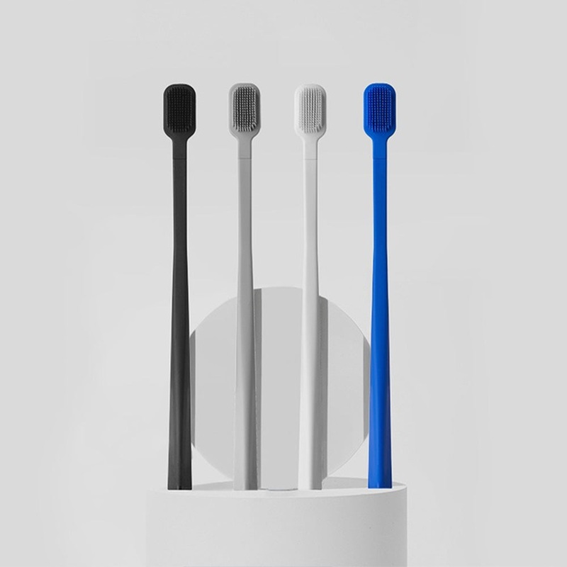 La dens Better Toothbrush Black