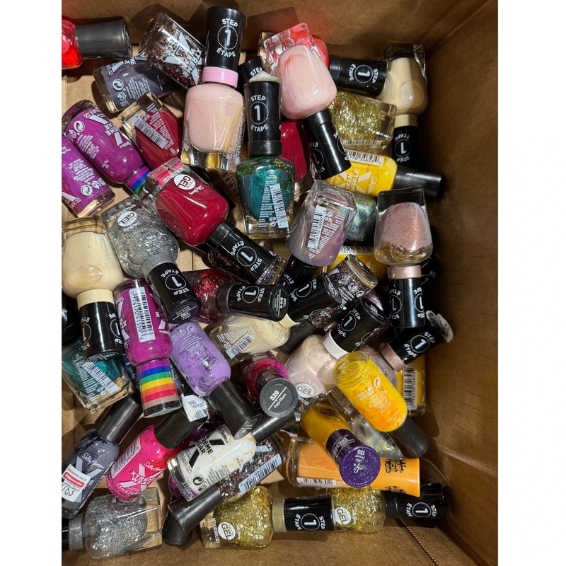 Liquidation Sally Hansen Nail Polish Assorted Box 50PCS (SHNPA)