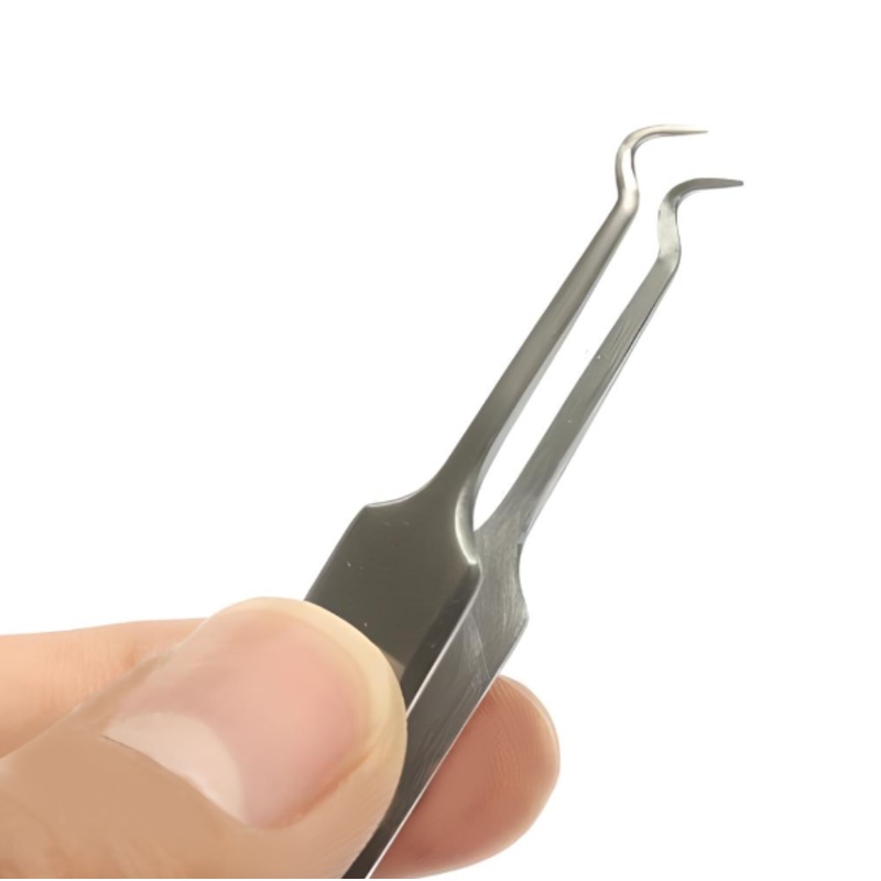 Glamza Curved Blackhead Removal Claw Tweezer  Professional Precision for Clearer Skin – FREE POSTAGE x1